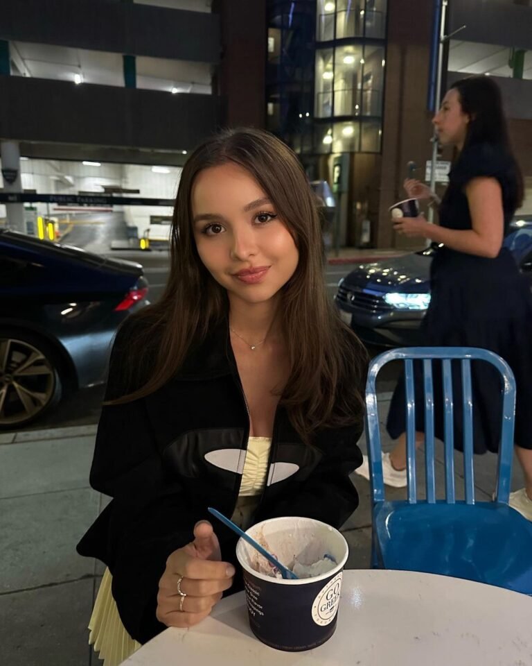 Who is Sophie Mudd? Bio/wiki, age, Family, height, Net worth