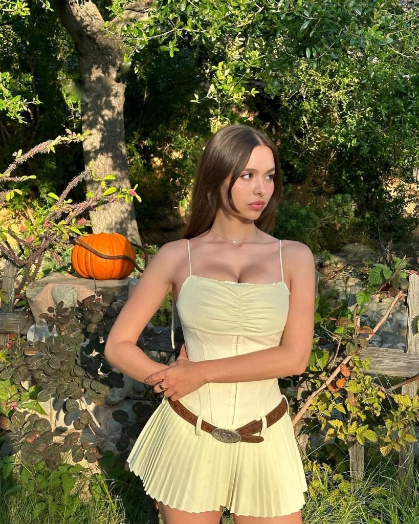 Who is Sophie Mudd? Bio/wiki, age, Family, height, Net worth