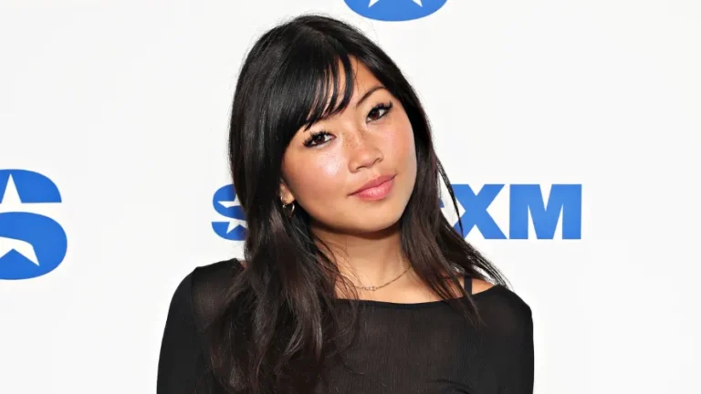 Beabadoobee Ethnicity, Height, Weight, Age, Career, Net Worth, And More ...