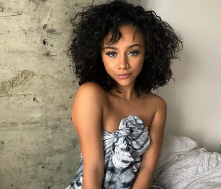 Alix Lapri Age, Net Worth, Height, Weight, Career And More