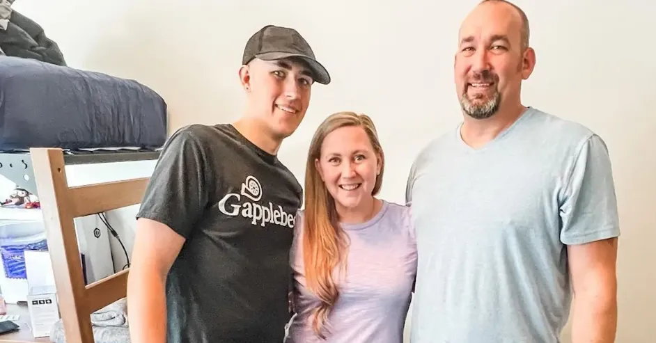 Rebecca Yarros' Husband, Height, Weight, Net Worth, Age, Career And Full Bio 