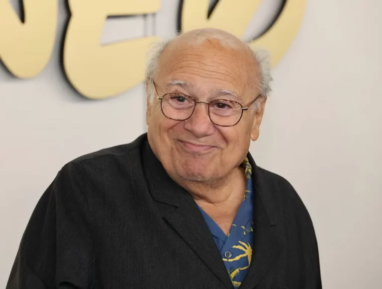 Danny DeVito Height: Everything You Need to Know - Bio Scops