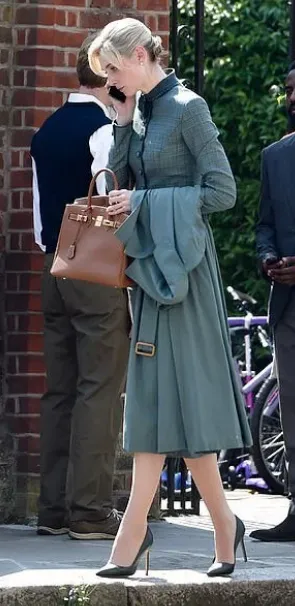 Elizabeth Debicki Height and More Inside the Life of the Towering Star