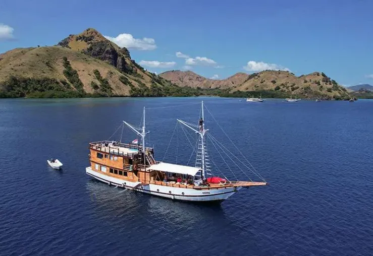 Komodo National Park: The Best Komodo Island Tour and Private Boat Tour Guide Komodo National Park The Best Komodo Island Tour and Private Boat Tour Guide