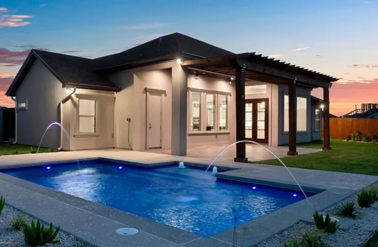 How Are Texas Homeowners Transforming Aging Pools Into Modern Outdoor Retreats